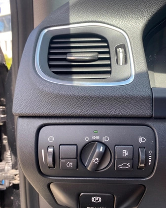 Volvo V60 cena 24650 przebieg: 306000, rok produkcji 2012 z Mikołajki małe 56